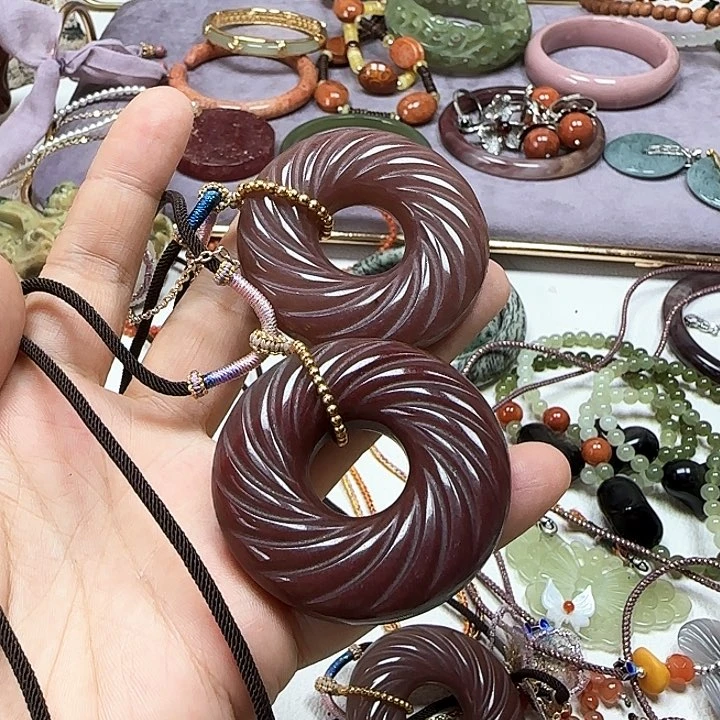 石英质玉未镶嵌颈饰