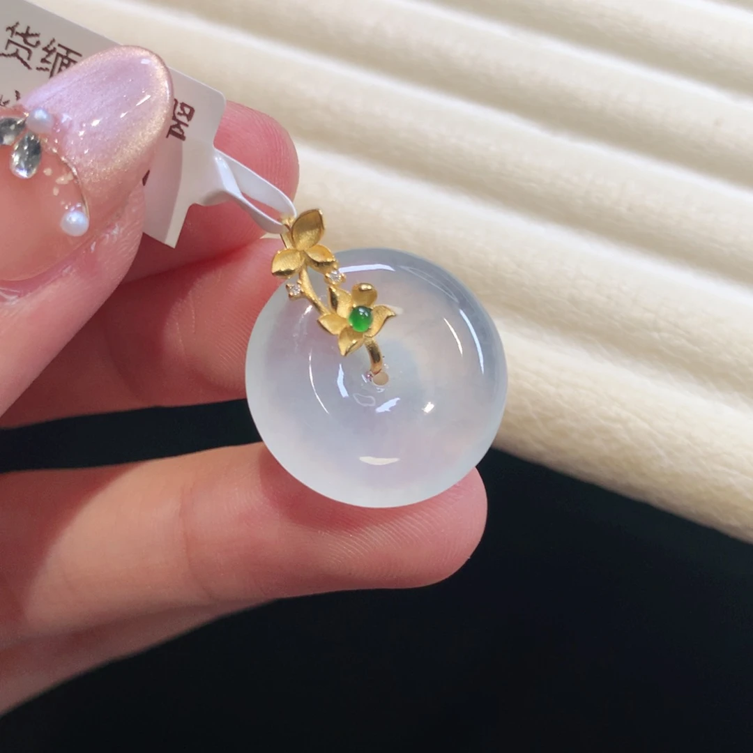 翡翠18K金镶嵌颈饰扣子