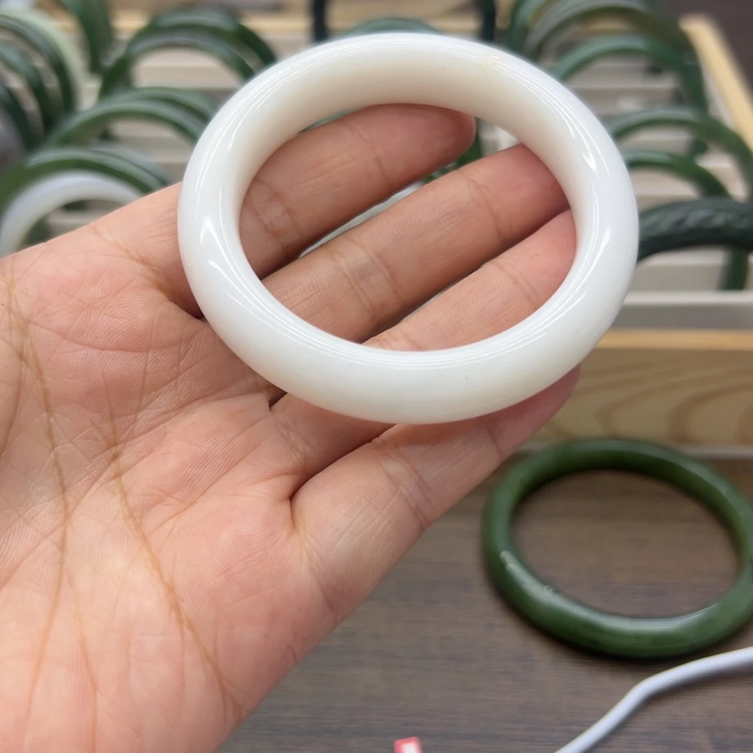 和田玉未镶嵌手镯52.7圈围460微瑕