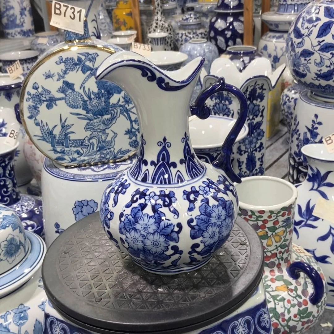 摆件花瓶手绘釉下彩