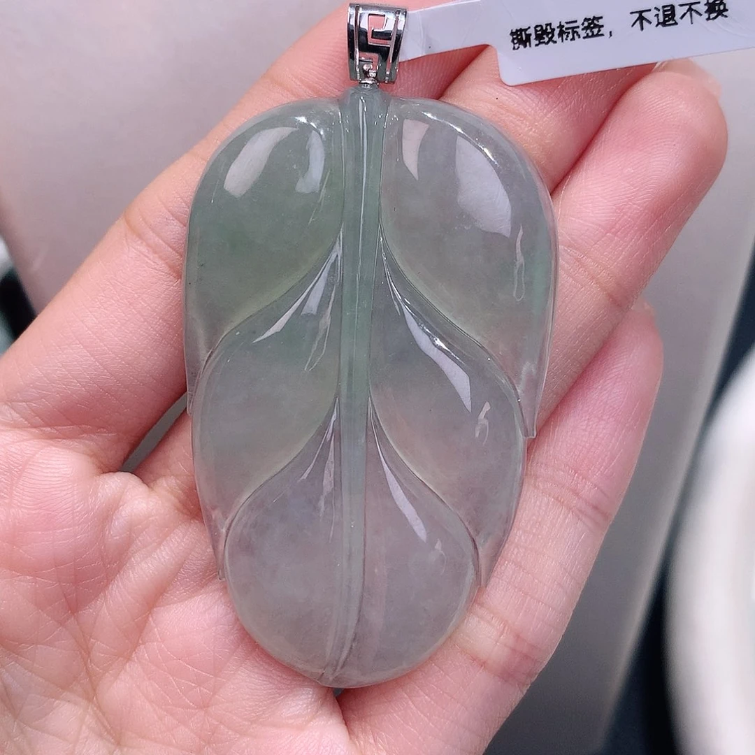 颈饰18K金镶嵌翡翠冰晴底大叶子