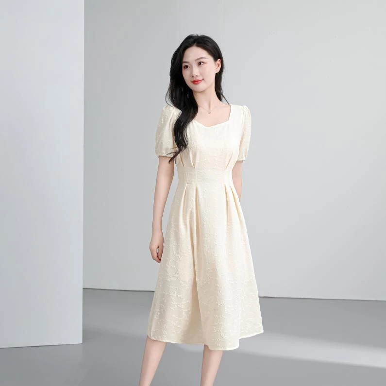 法式白色泡泡袖高级感圆领收腰连衣裙2024新款长裙子显瘦LM