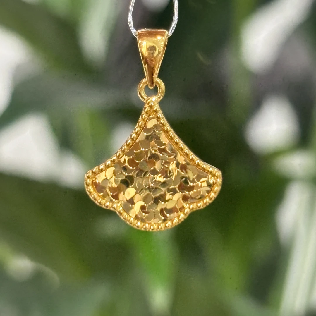 碎碎冰裙子吊坠足金999 精致5G工艺时尚百搭送女友鱼鳞爆闪吊坠