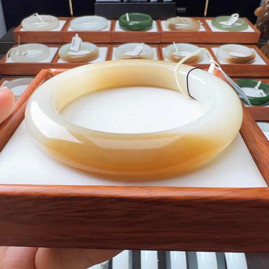 和田玉手镯未镶嵌