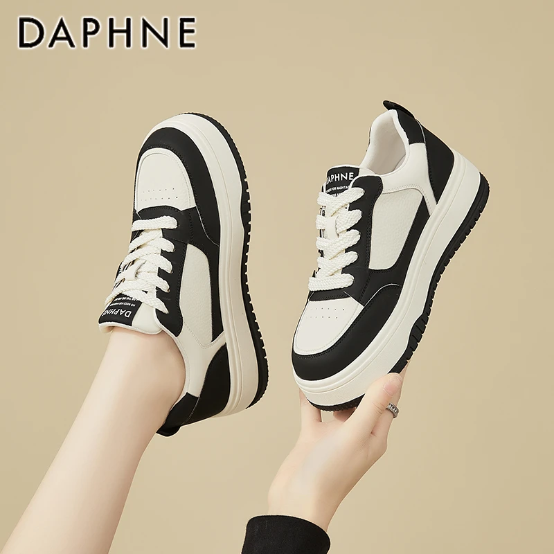 达芙妮厚底黑白休闲板鞋女2025秋季爆款百搭松糕小白鞋舒适运动鞋