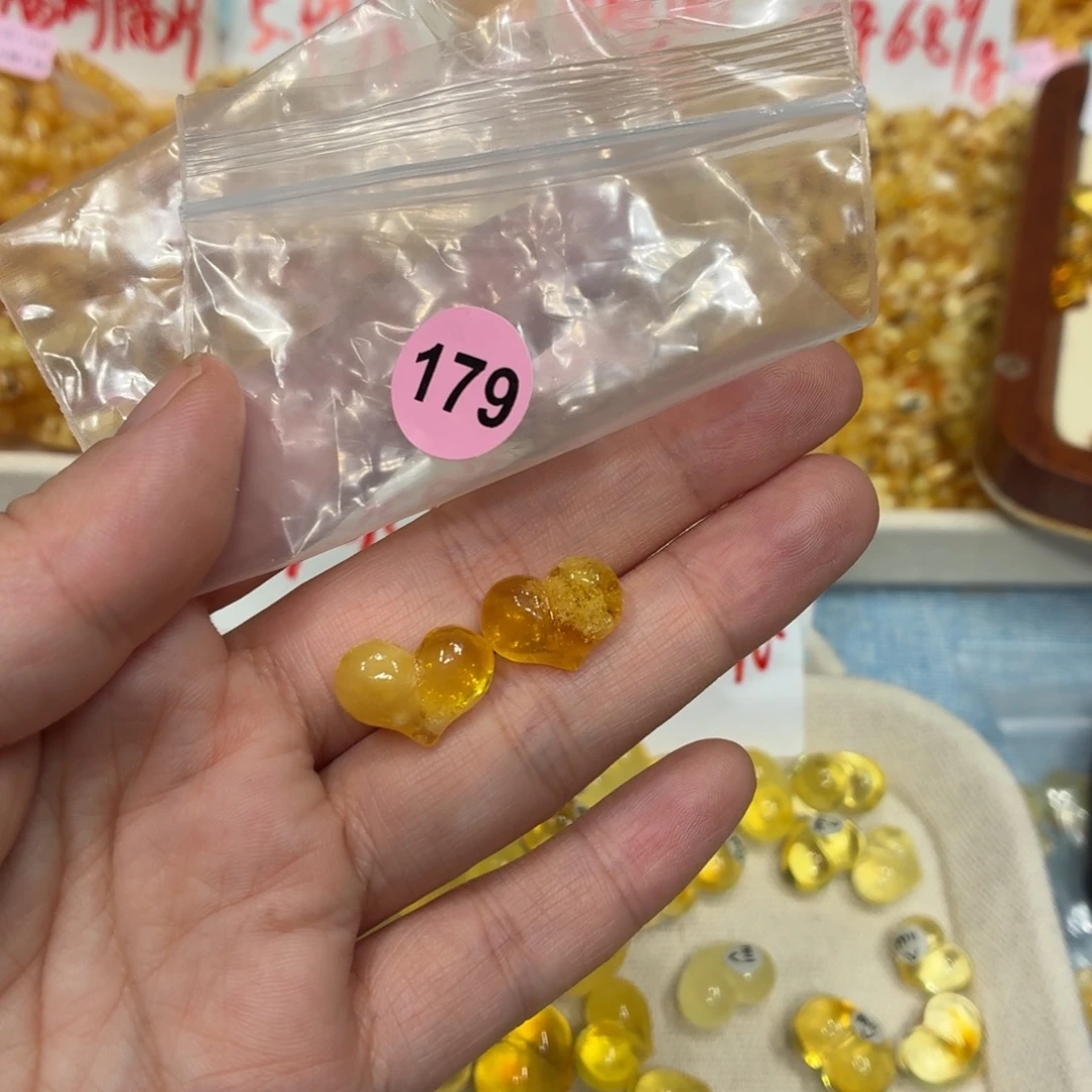 欠***二琥珀未镶嵌珠宝奇石
