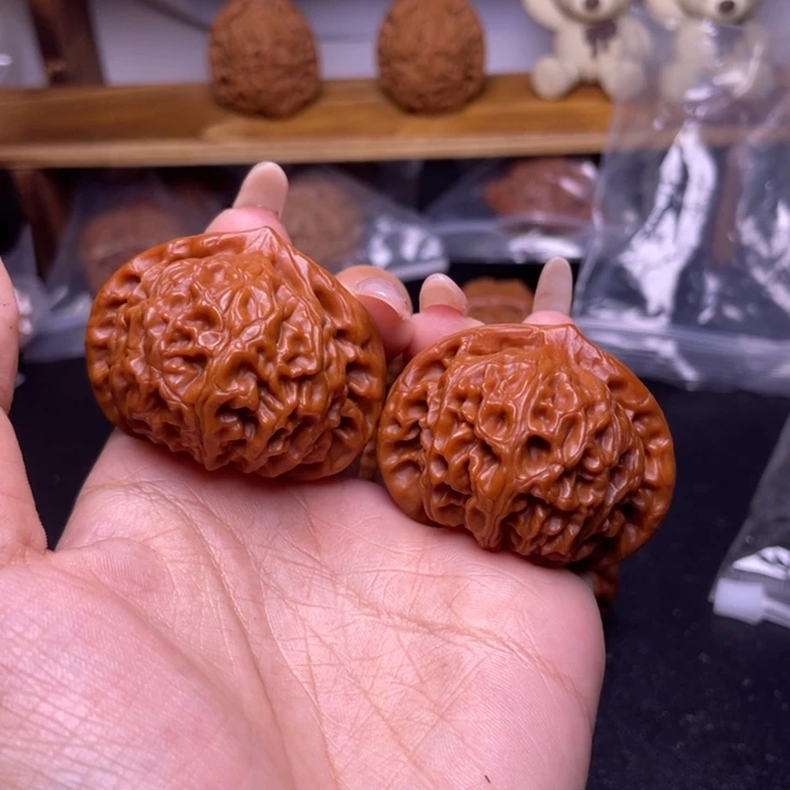 乱***秋大叶紫檀（黑酸枝木类）宫灯福利