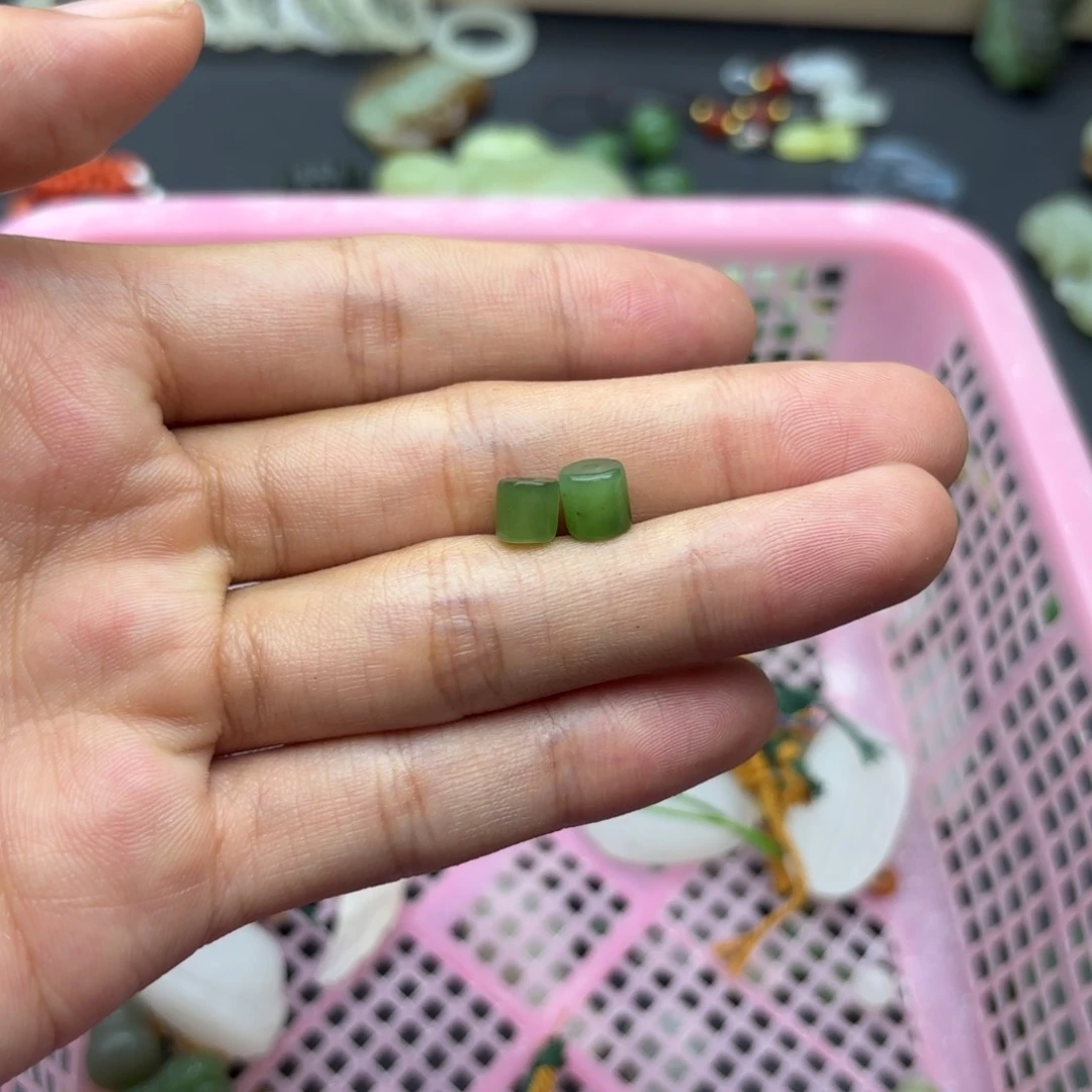 郁***娘和田玉未镶嵌颈饰