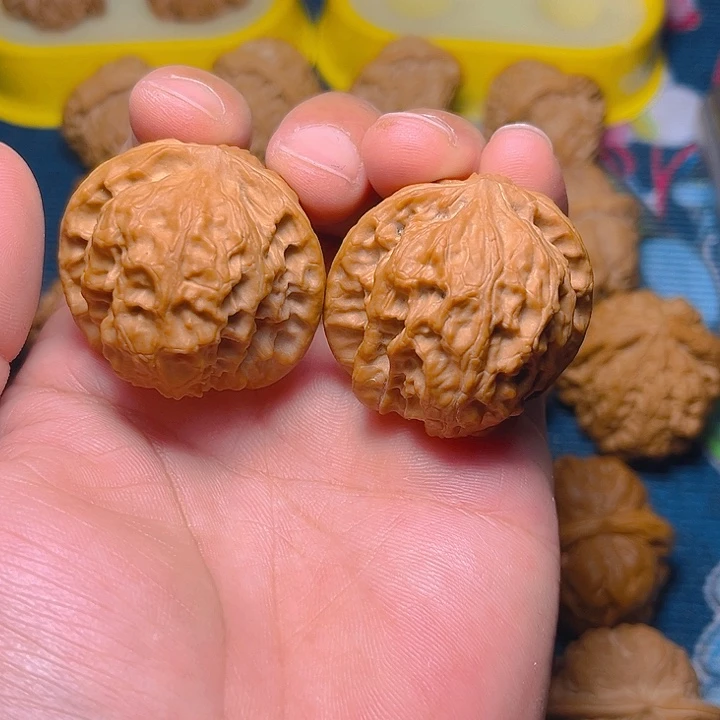 文玩核桃吊坠野狼