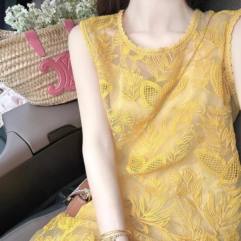 2025夏季新款女士法式高级感黄色蕾丝无袖连衣裙独特气质漂亮裙子