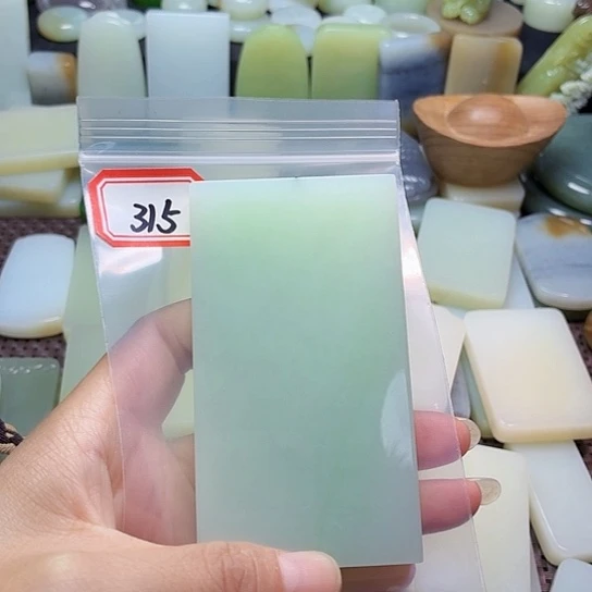 小***械颈饰未镶嵌和田玉