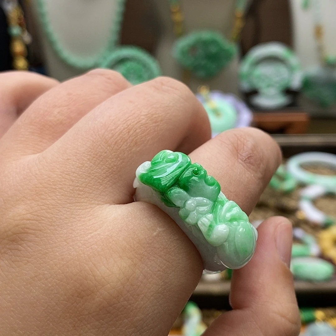 翡翠未镶嵌颈饰戒圈23