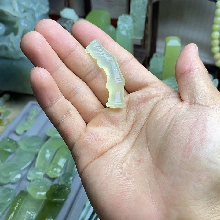 玉竹节笔搁，冰透料子