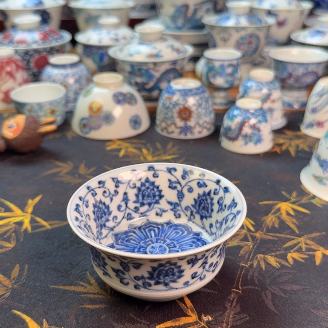 缠枝莲宝相花马蹄主人杯