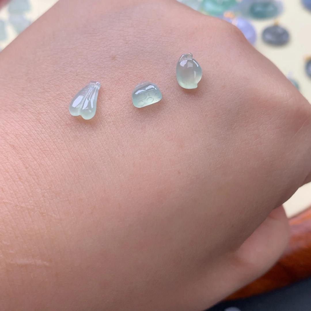 翡翠未镶嵌颈饰翡翠三件套