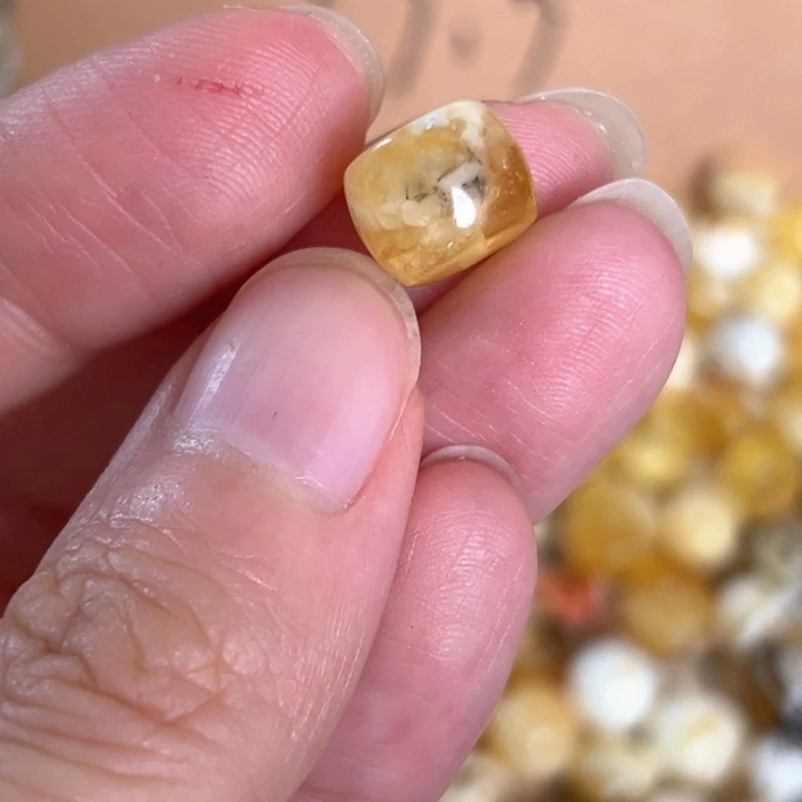 未镶嵌蜜蜡裸石9.9mm一个