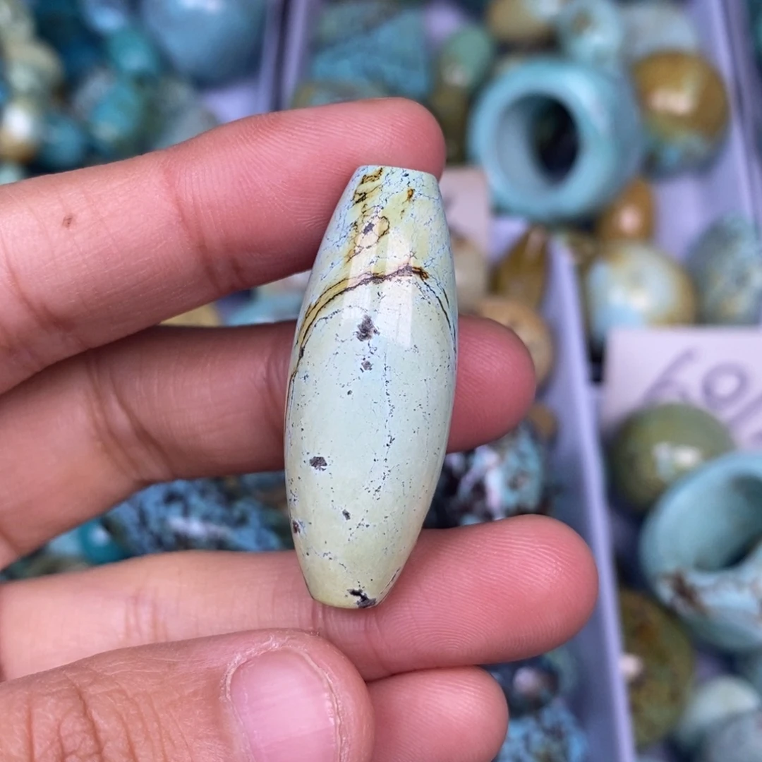 绿松石未镶嵌挂件