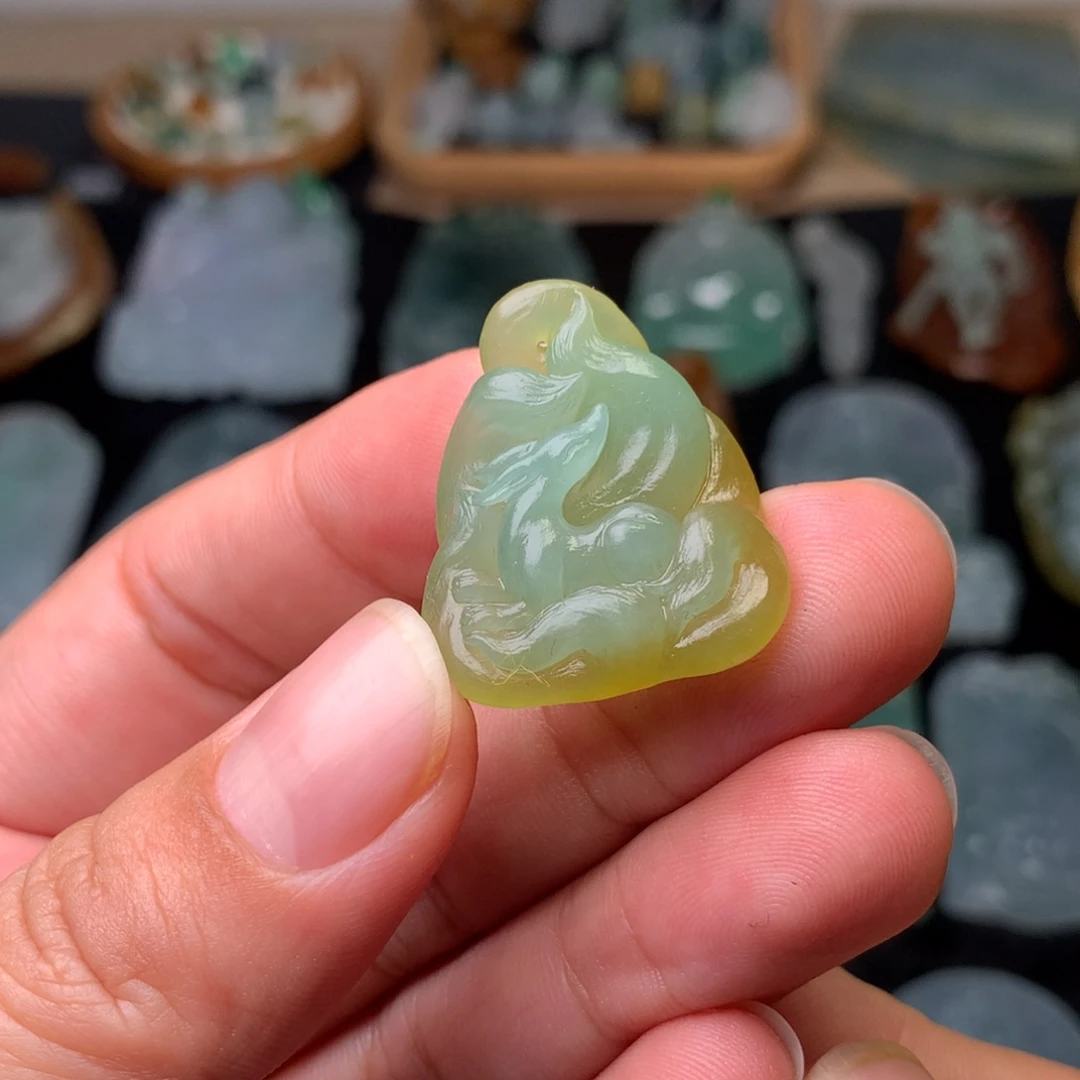 定制翡翠未镶嵌九尾狐