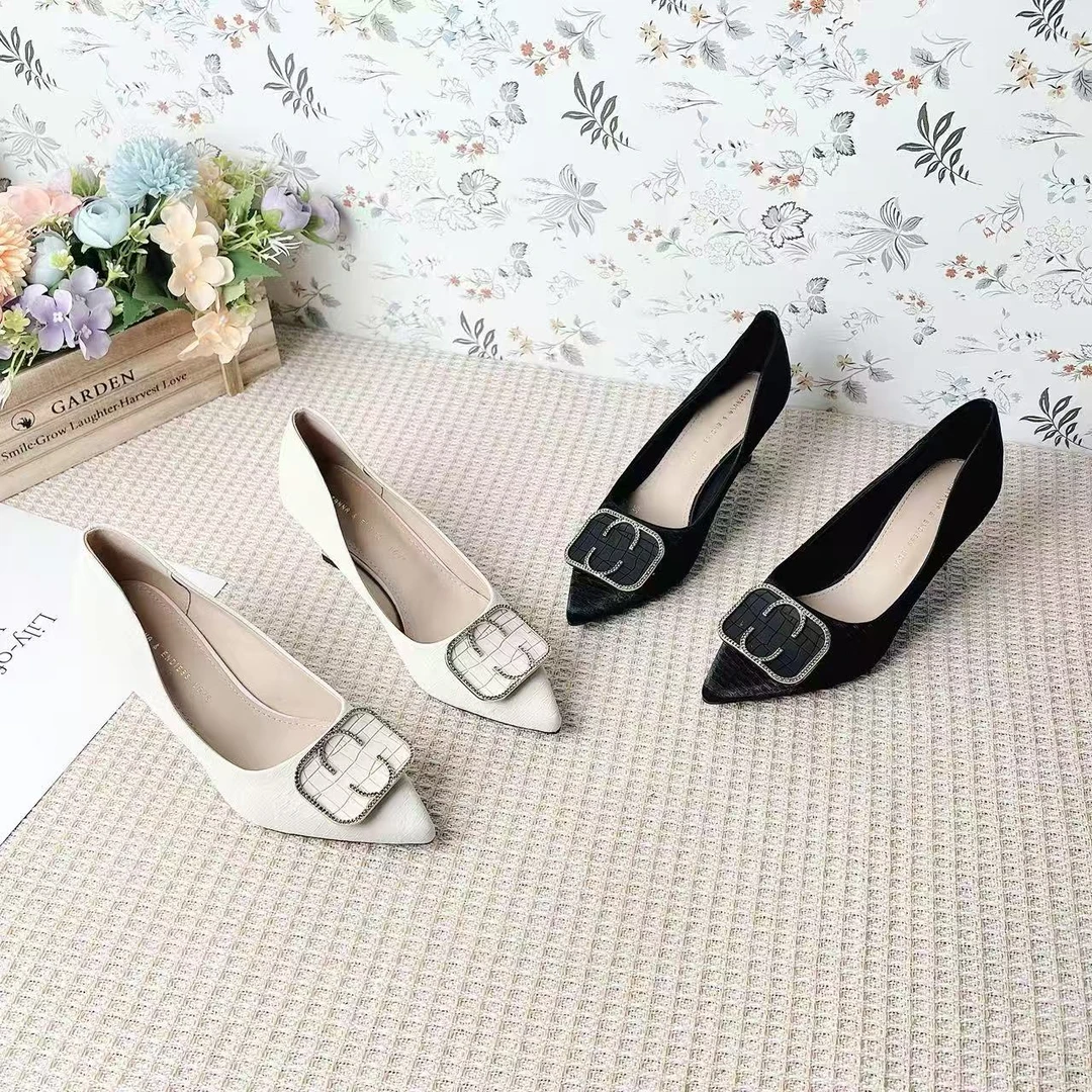 6996   新款时尚气质百搭细跟单鞋