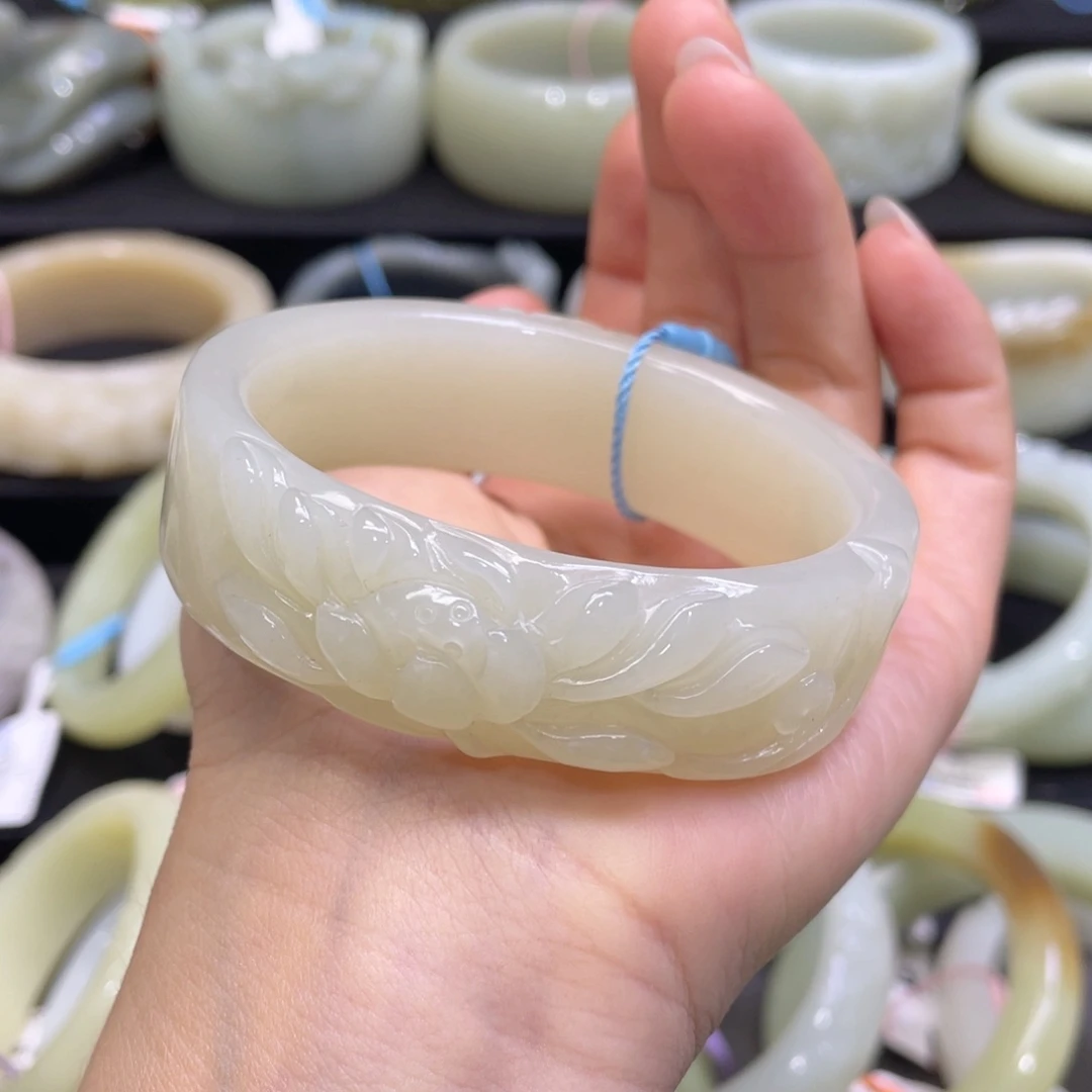 和田玉手镯（贵妃镯）未镶嵌79