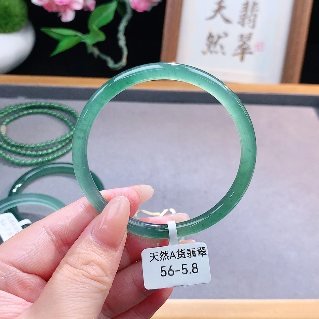未镶嵌手镯（圆镯）翡翠