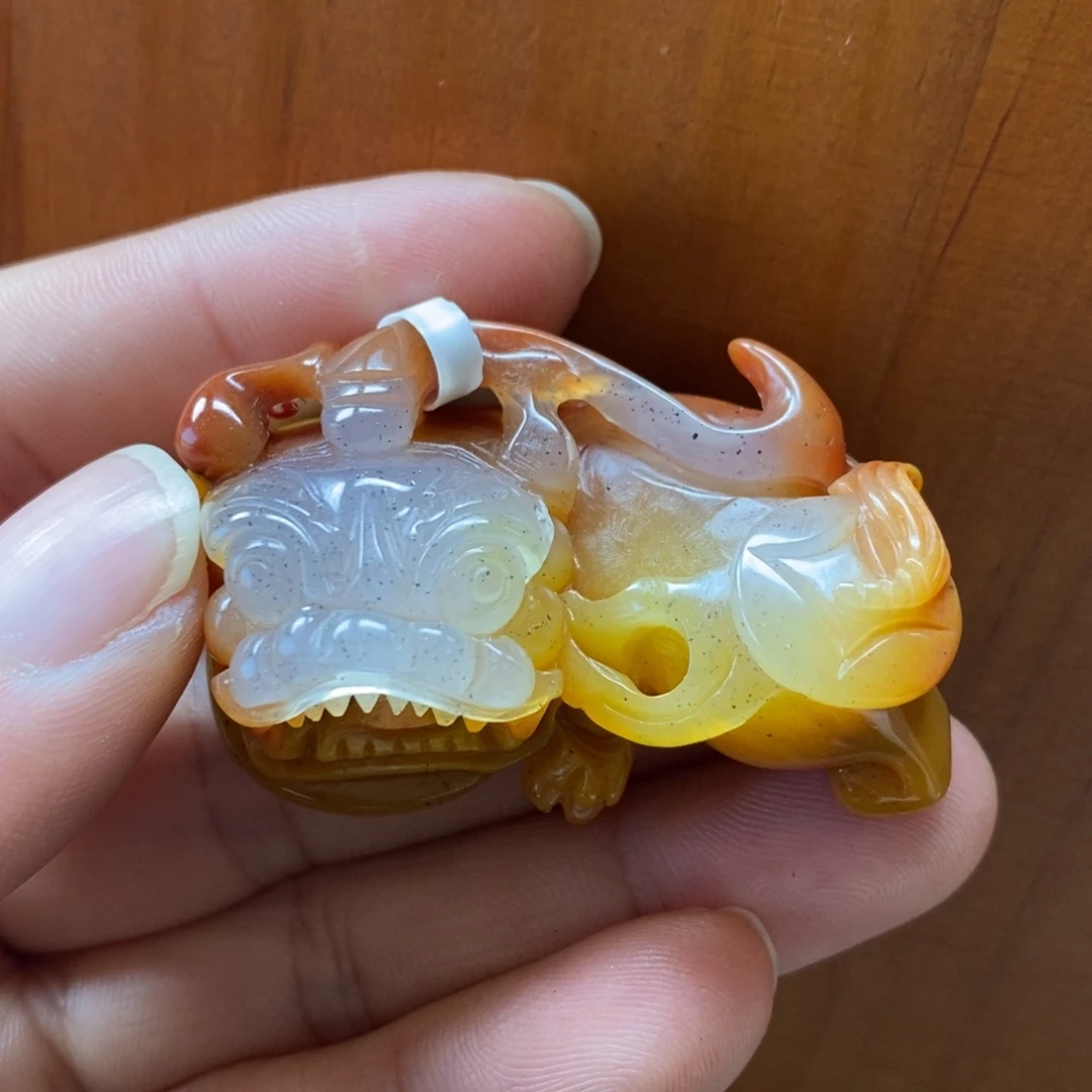 财***方石英质玉（黄龙玉）合金颈饰