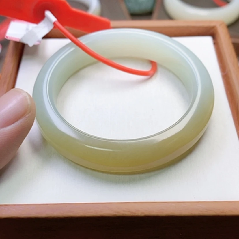 【闪购商品】未镶嵌手镯和田玉无**神