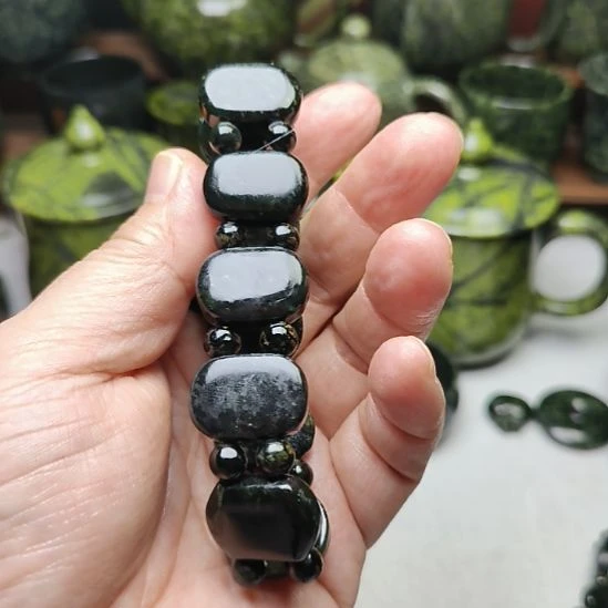 未镶嵌蛇纹石玉手牌