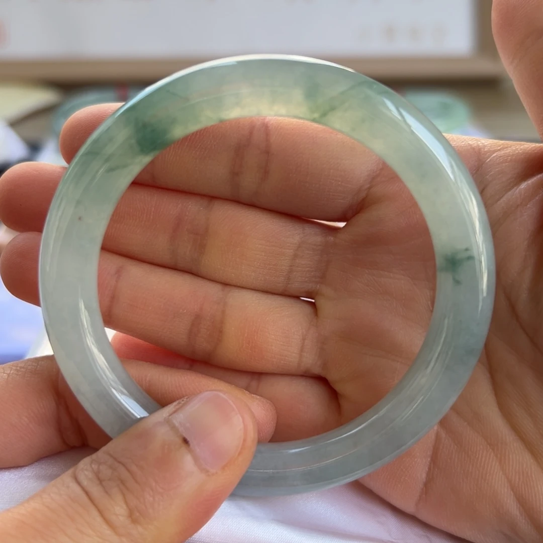 翡翠手镯未镶嵌手镯