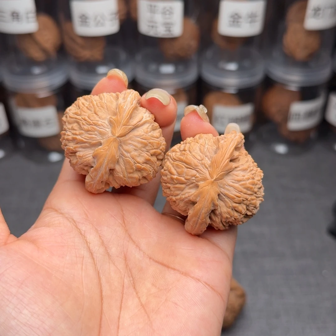 把件文玩核桃荔枝纹闷白