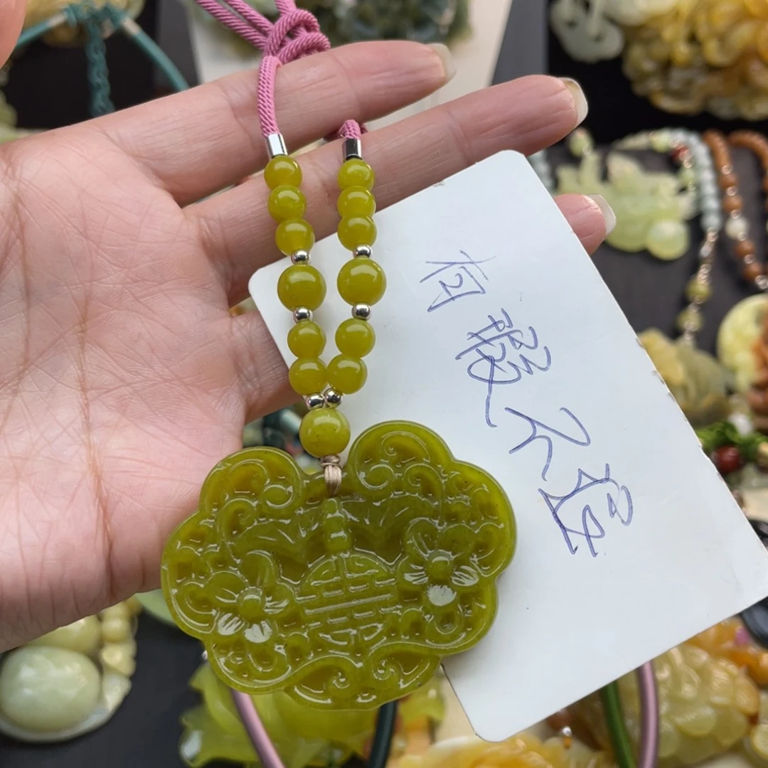 蛇纹石玉颈饰未镶嵌