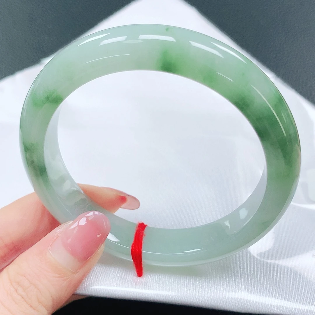 翡翠手镯未镶嵌59圈