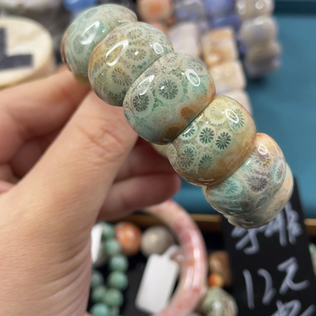 未镶嵌手镯硅化玉