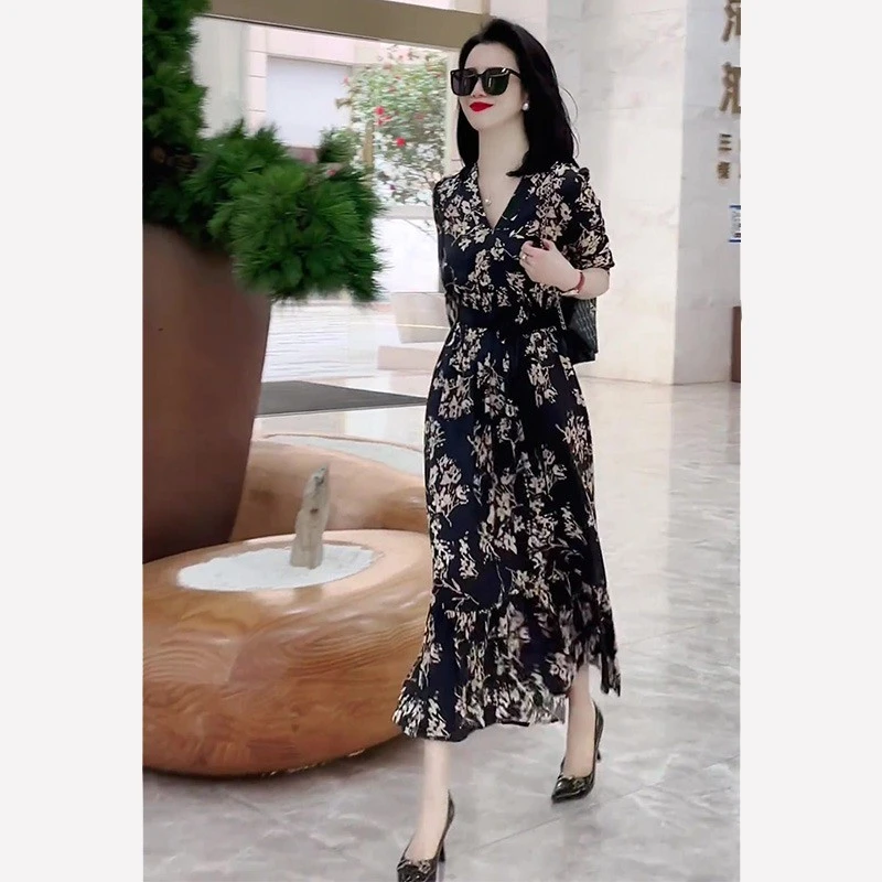 高级感2025法式桔梗气质赫本风高端御姐黑色雪纺碎花连衣裙子女夏
