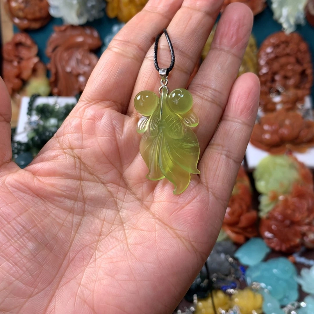 蛇纹石玉未镶嵌挂坠