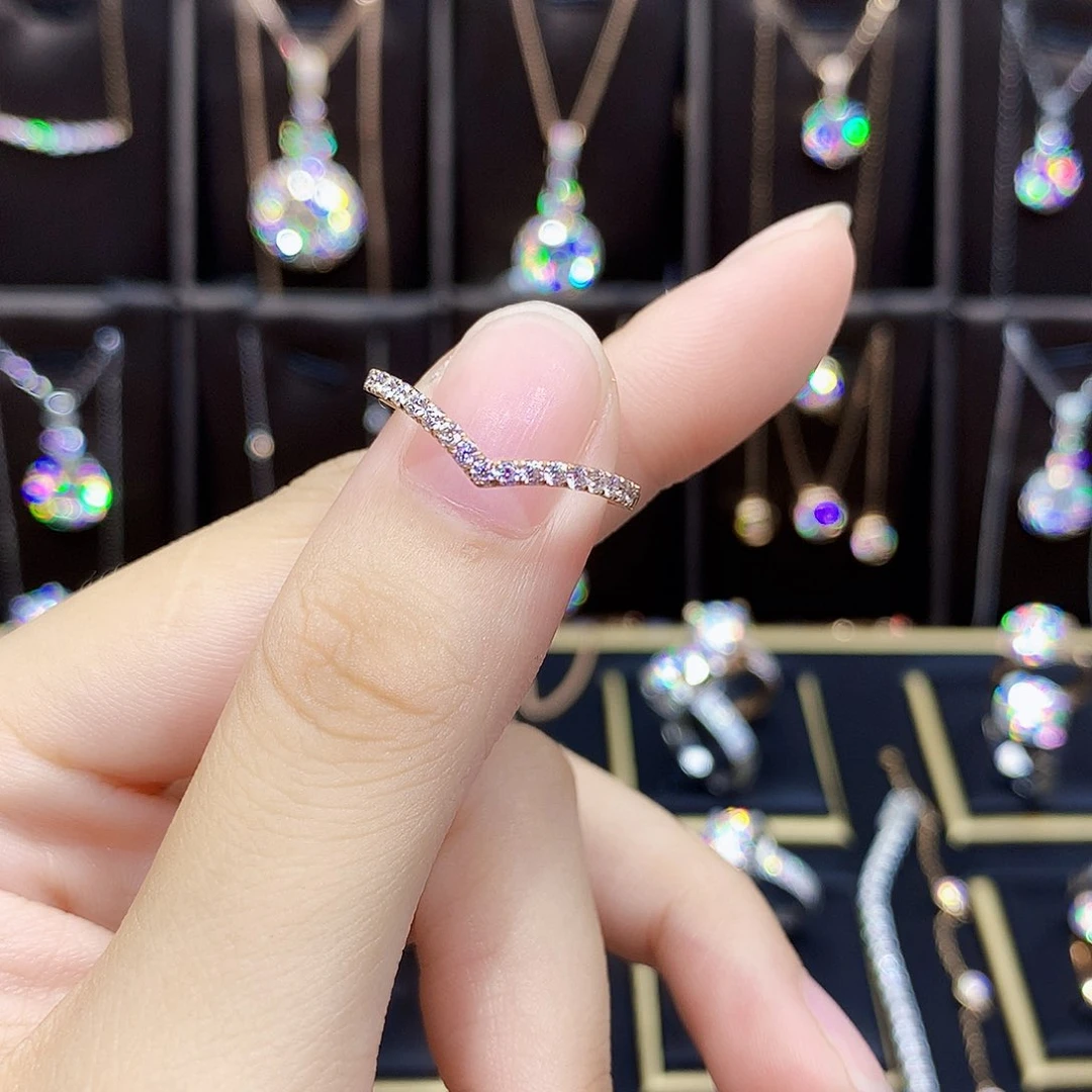 戒指/指环18K金镶嵌合成碳硅石（莫桑石）