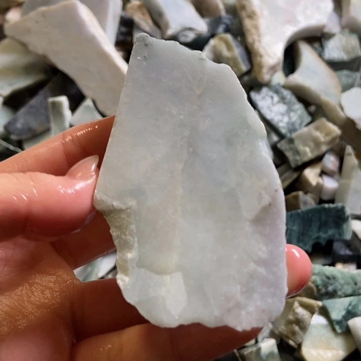 翡翠颈饰未镶嵌天然翡翠