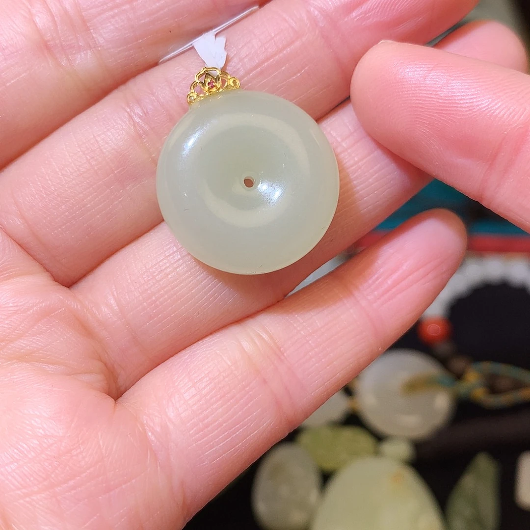 颈饰18K金镶嵌和田玉（白玉）和田玉平安扣