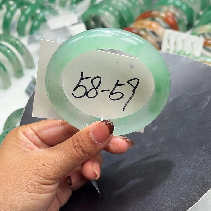 石英质玉（非洲翠）未镶嵌手镯