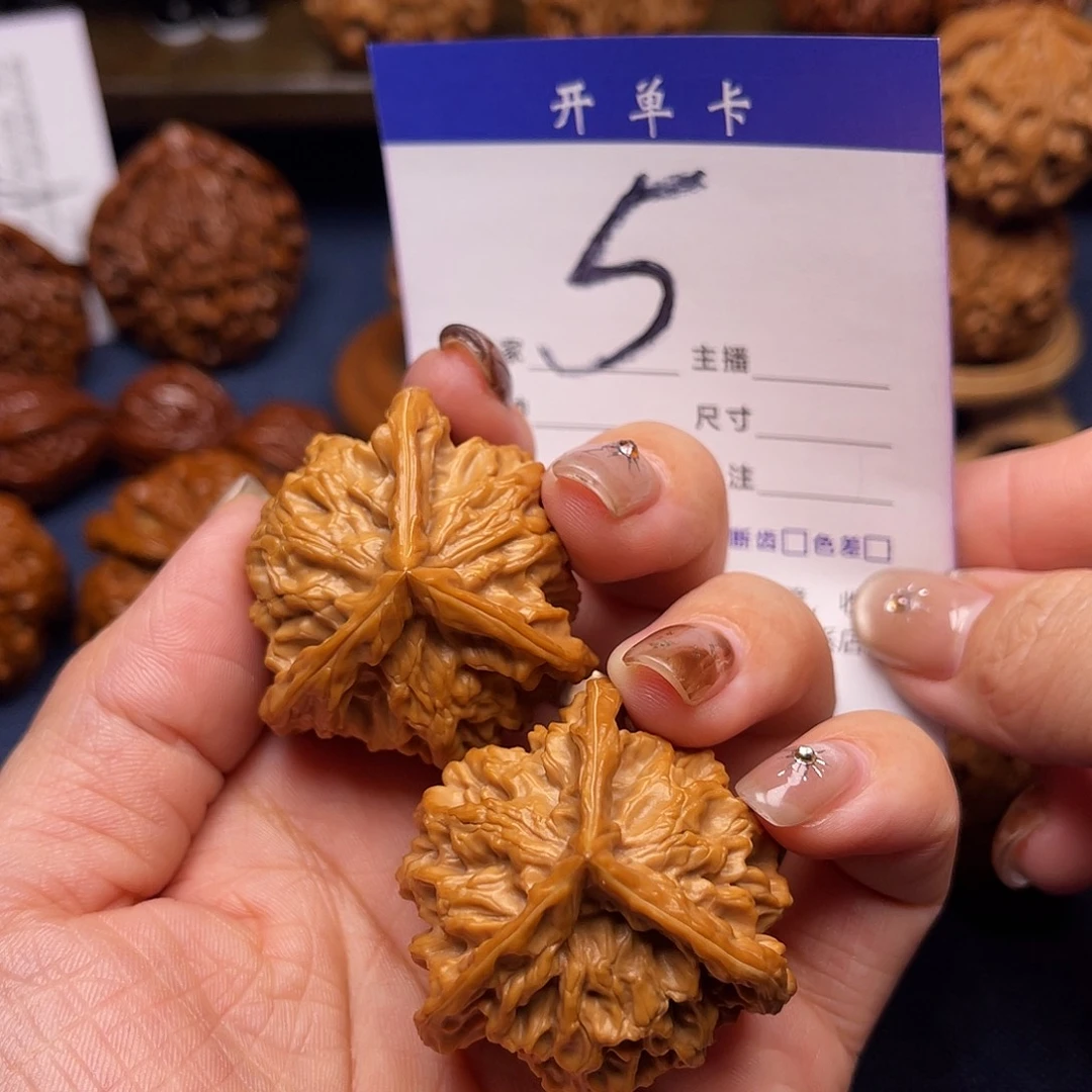 文玩核桃吊坠盘山三棱39