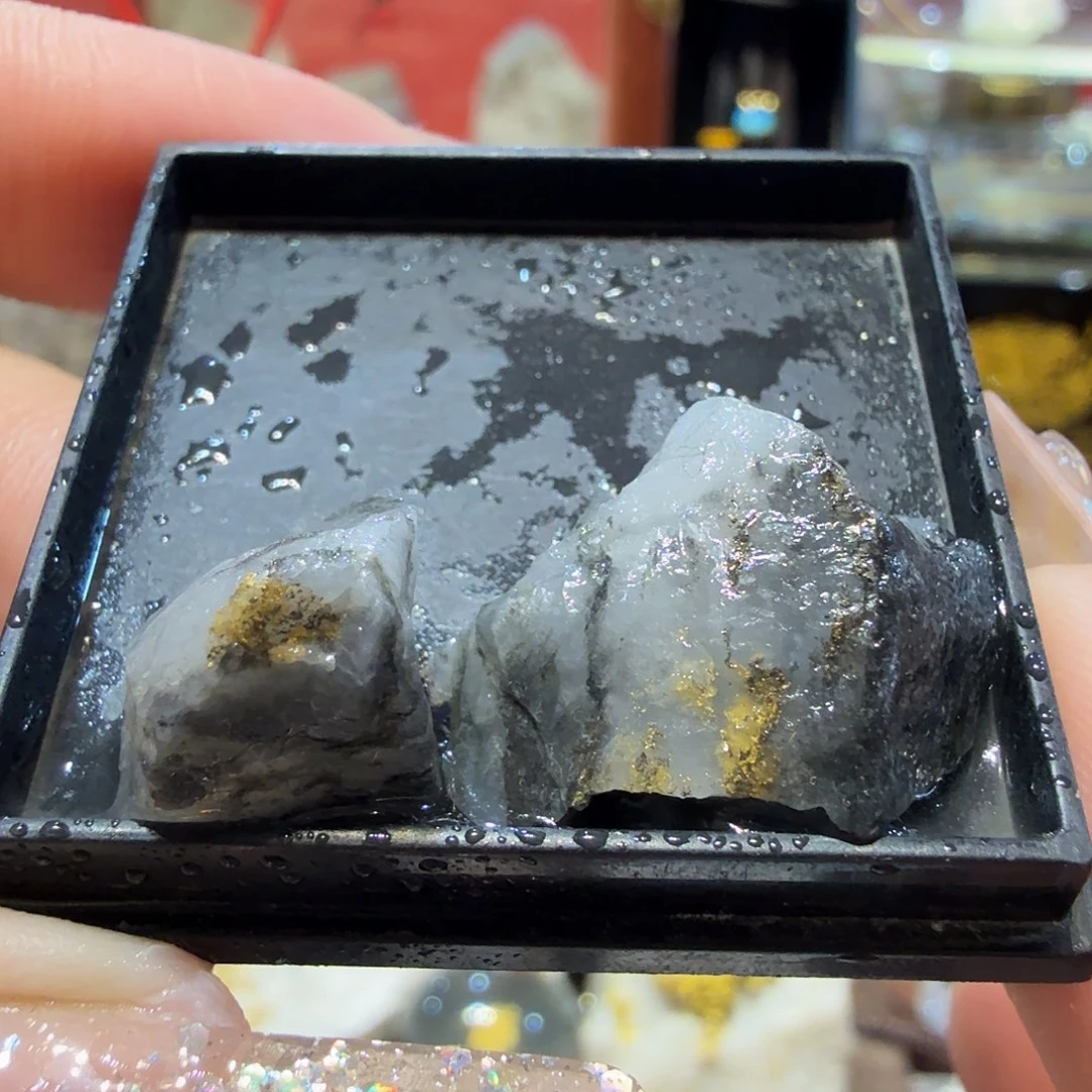 陕5.7g左右聚金阁天然明金矿标