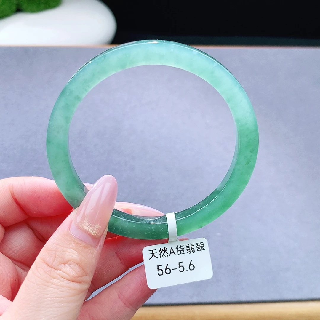 未镶嵌手镯（圆镯）翡翠