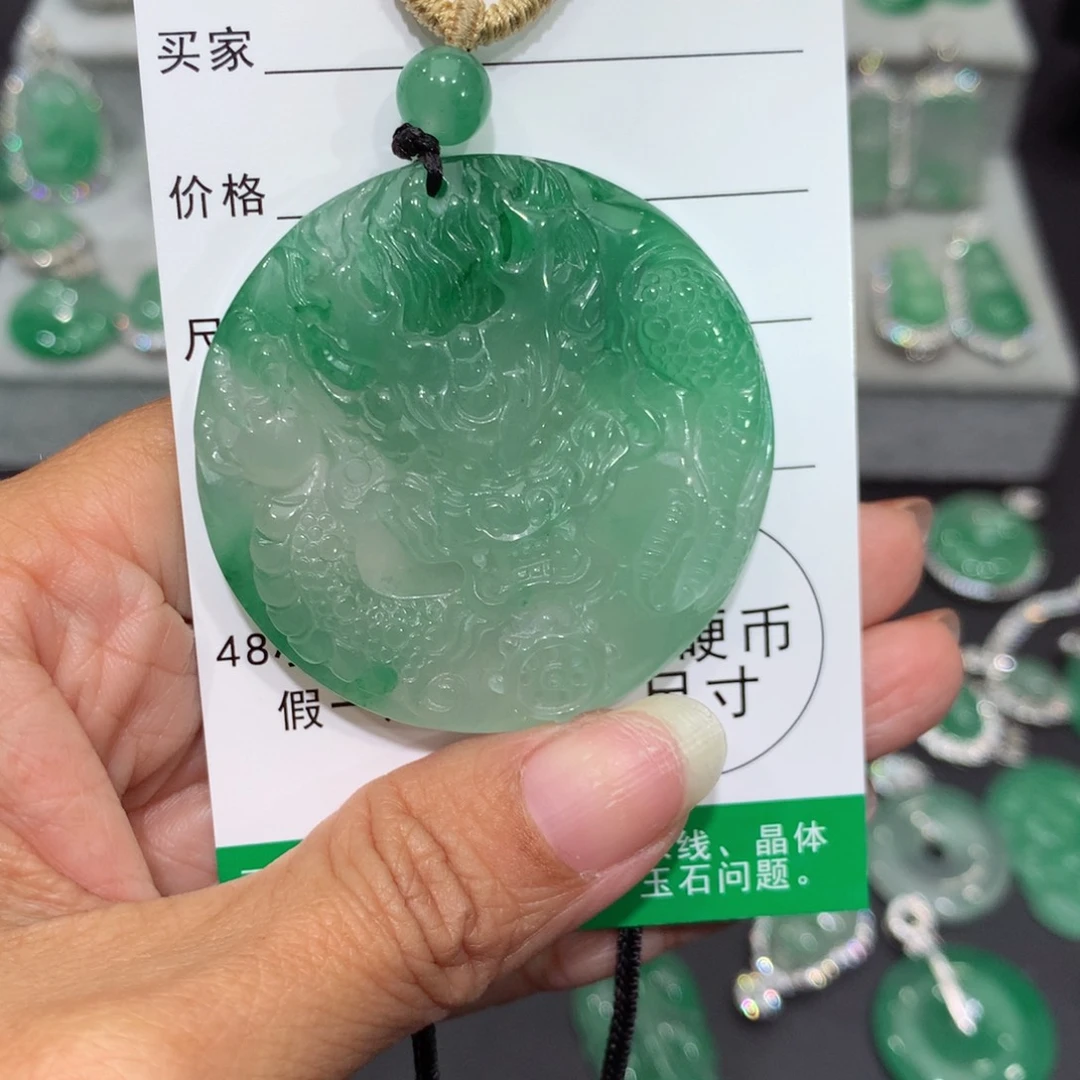 颈饰未镶嵌石英质玉