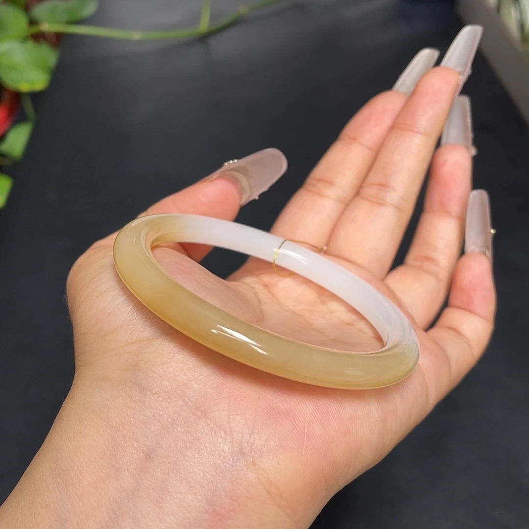 和田玉未镶嵌手镯58