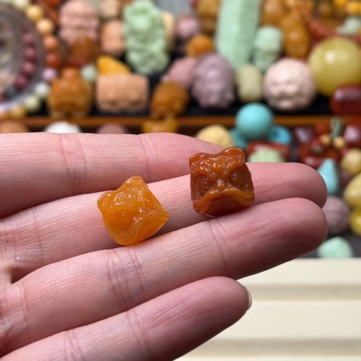 沧***粟石英质玉（缅黄）未镶嵌珠宝半成品醒狮