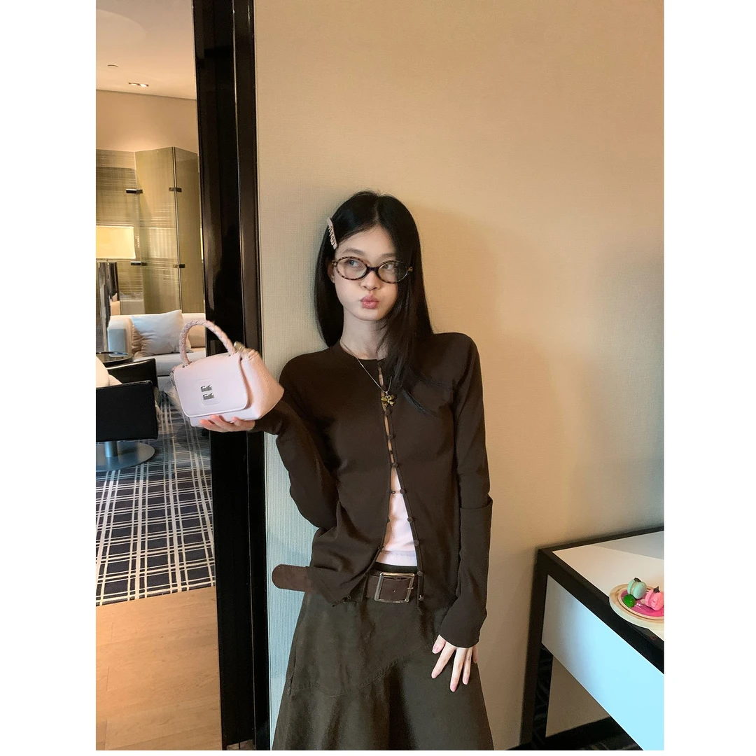 新款粉咖配色蘑菇扣假两件叠穿设计T恤长袖上衣女B1801