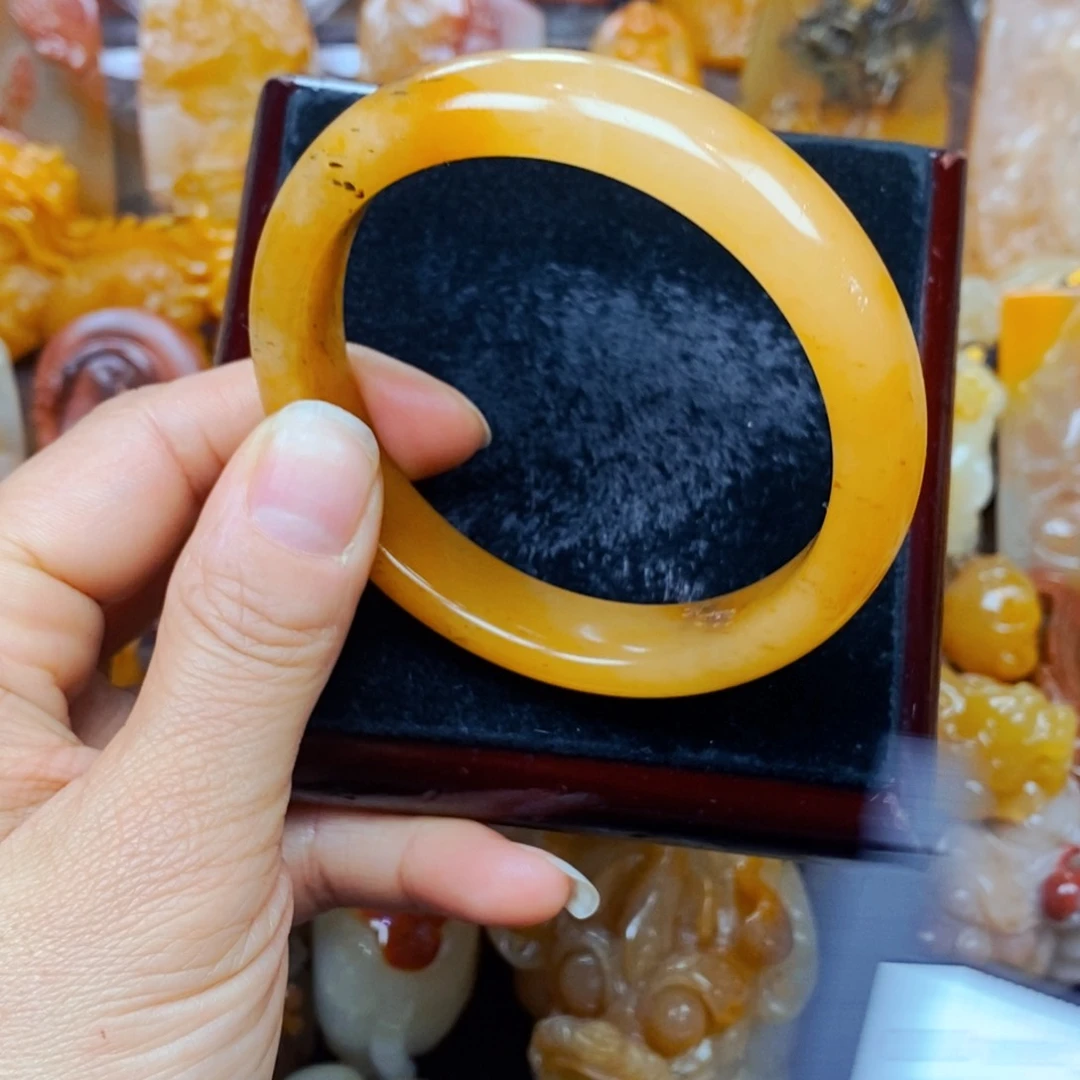 石英质玉（黄龙玉）未镶嵌颈饰