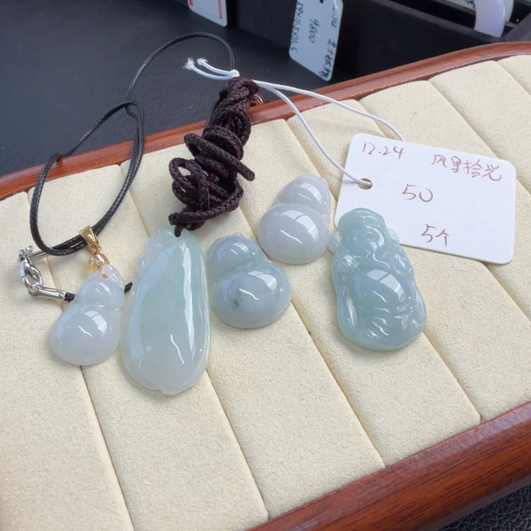 翡翠未镶嵌颈饰111