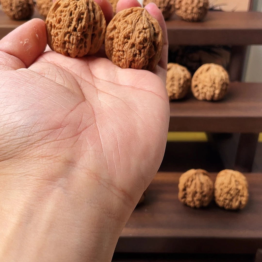 孤***狼文玩核桃吊坠南疆石