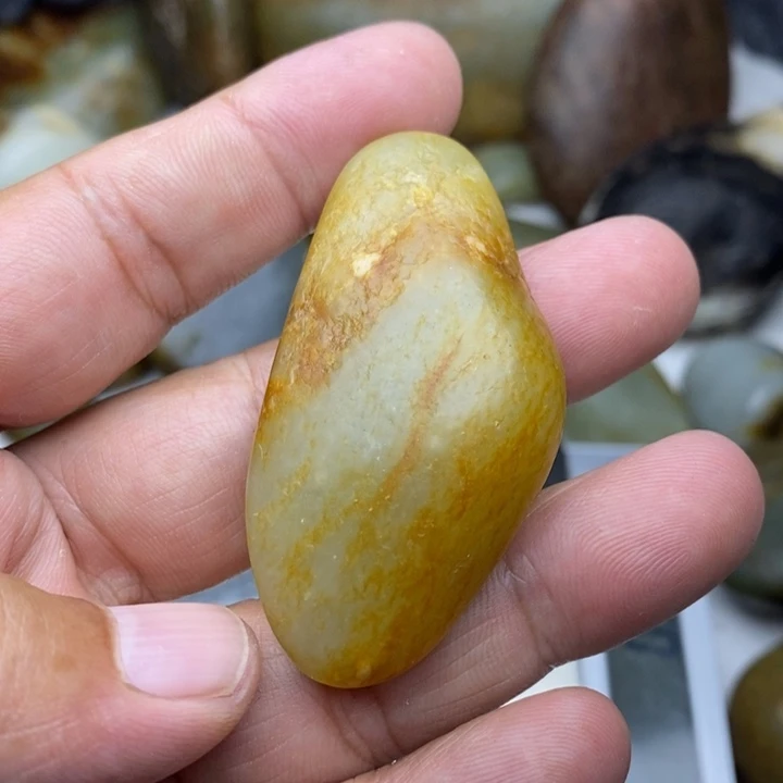 颈饰未镶嵌和田玉（子料）